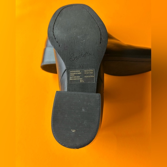 Seychelles Sleek Black Leather Pull On Ankle Boots   Size 9.5 - Picture 9 of 12